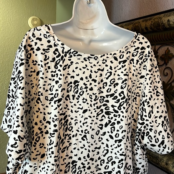 Roaman’s Top- Short Sleeve NWOT Cotton animal print Sz 2X - Picture 7 of 10